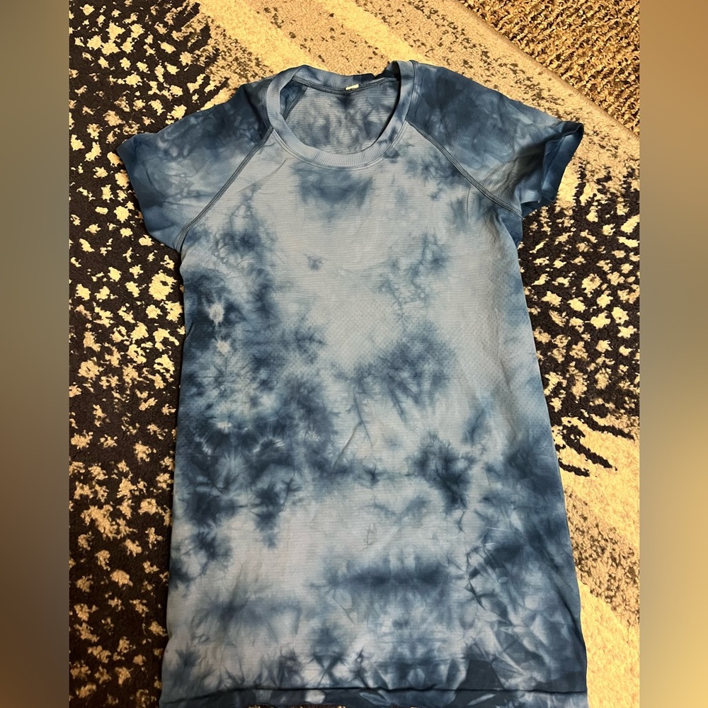 EUC Lululemon Swiftly Tech Short Sleeve 2.0 Regular Tie Dye Blue 6